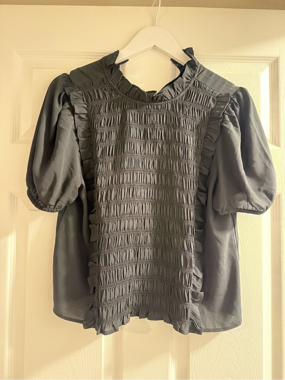 Ann Taylor Smocked Puff Sleeve Women's Top - Black M petite